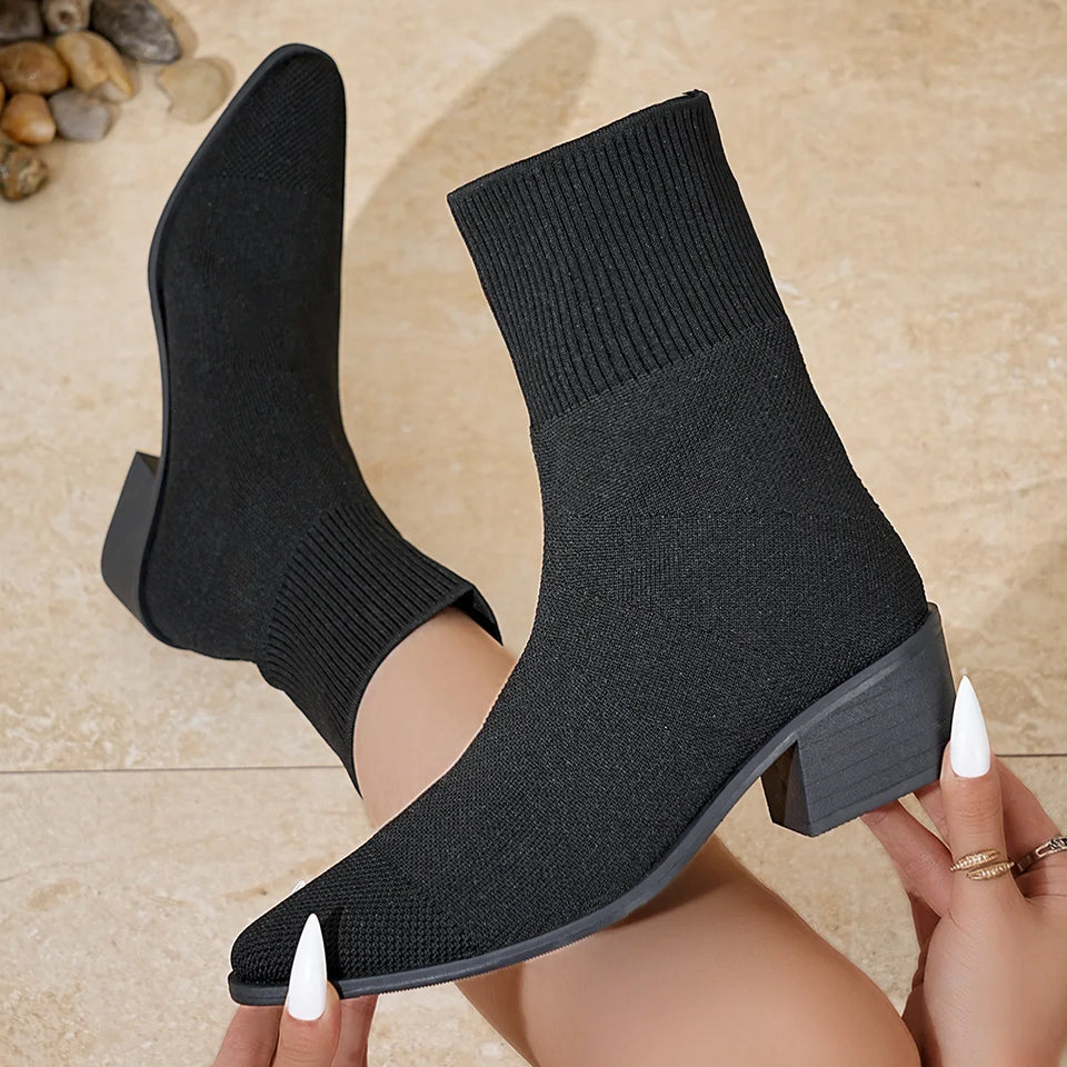 Stickade sockboots med spetsig tå och klack