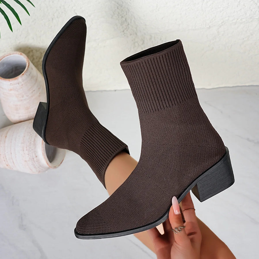 Stickade sockboots med spetsig tå och klack