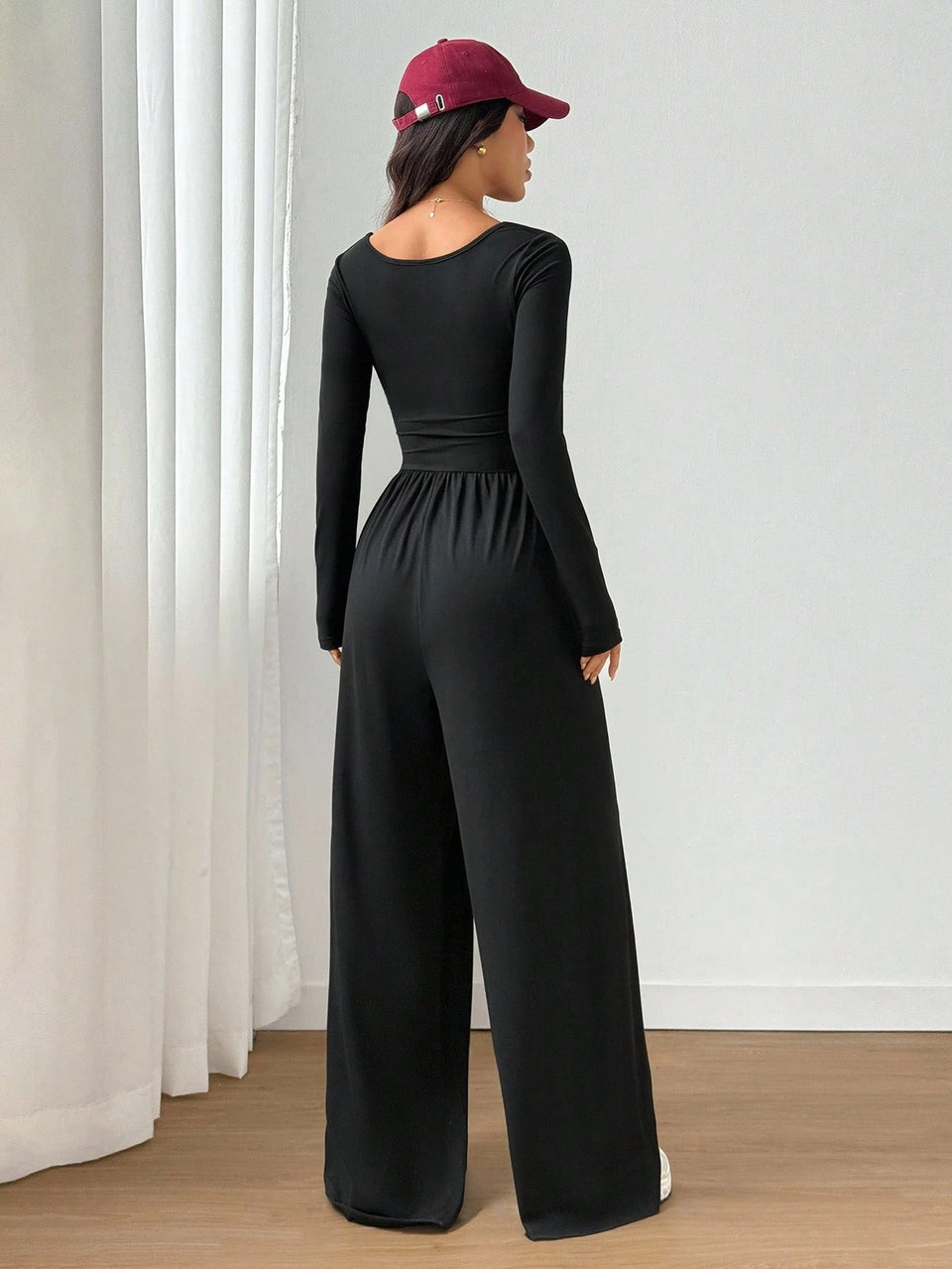 Jumpsuit med fyrkantig ringning och vida ben