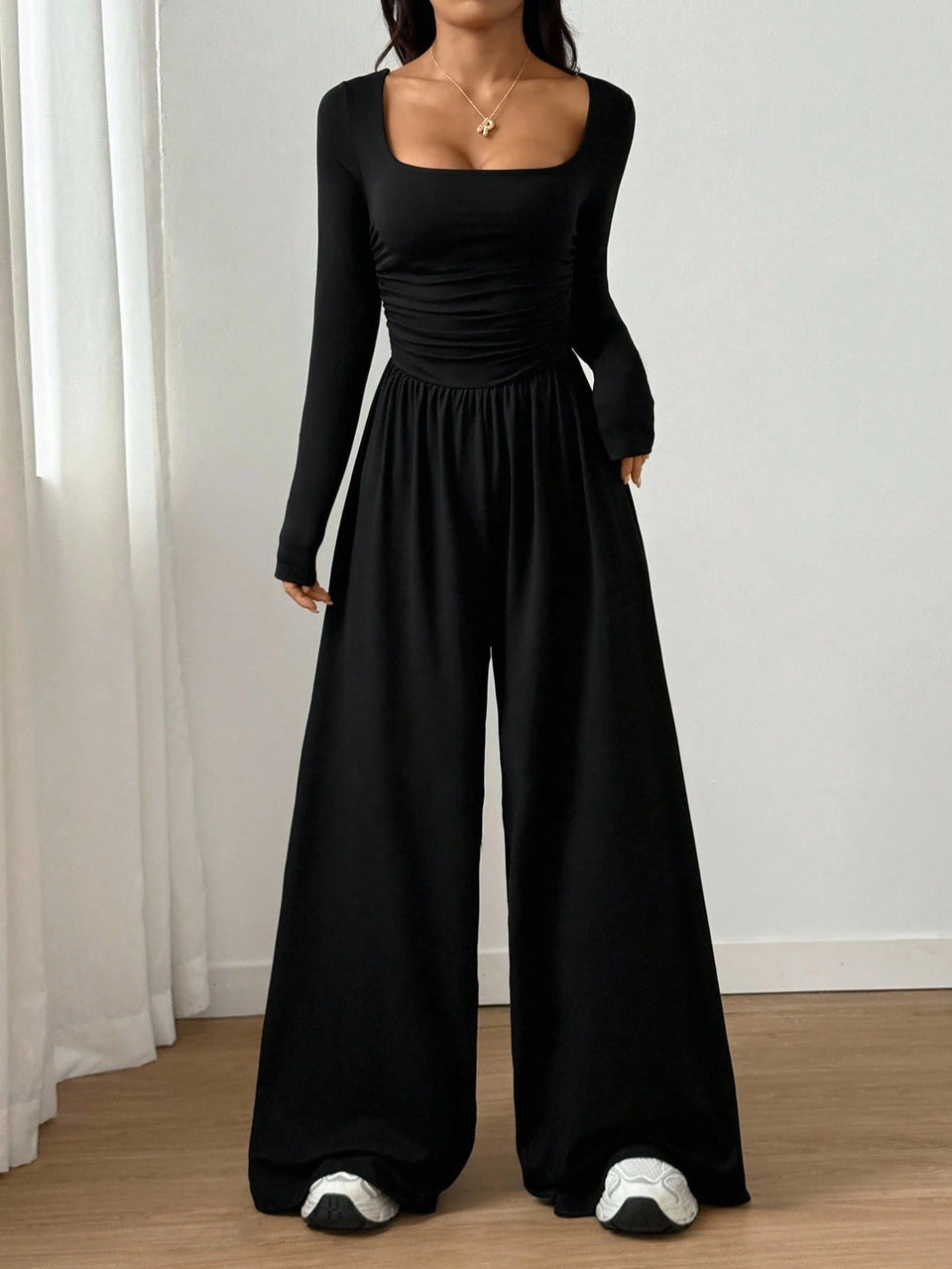 Jumpsuit med fyrkantig ringning och vida ben
