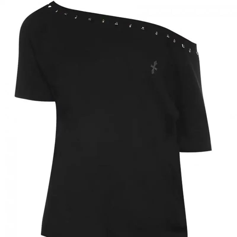 Off shoulder-topp med nitar och kort ärm