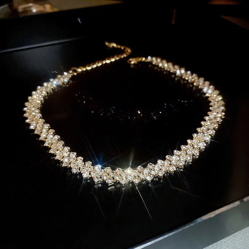 Glittrande chokerhalsband med strass