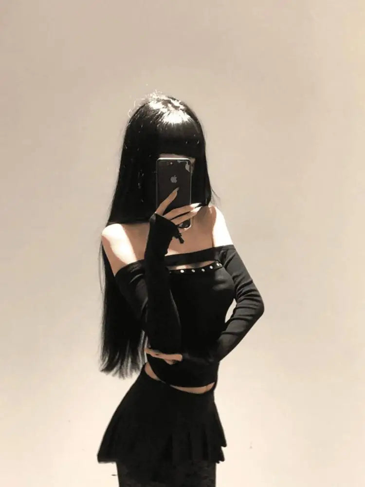 Off shoulder-topp med cut-out och nitar
