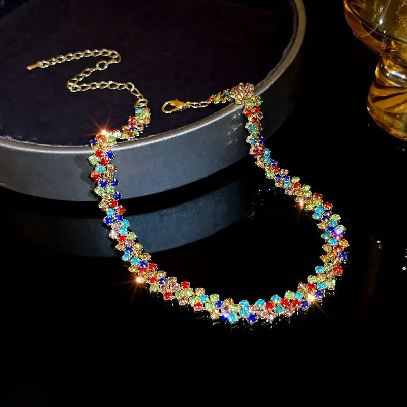 Glittrande chokerhalsband med strass