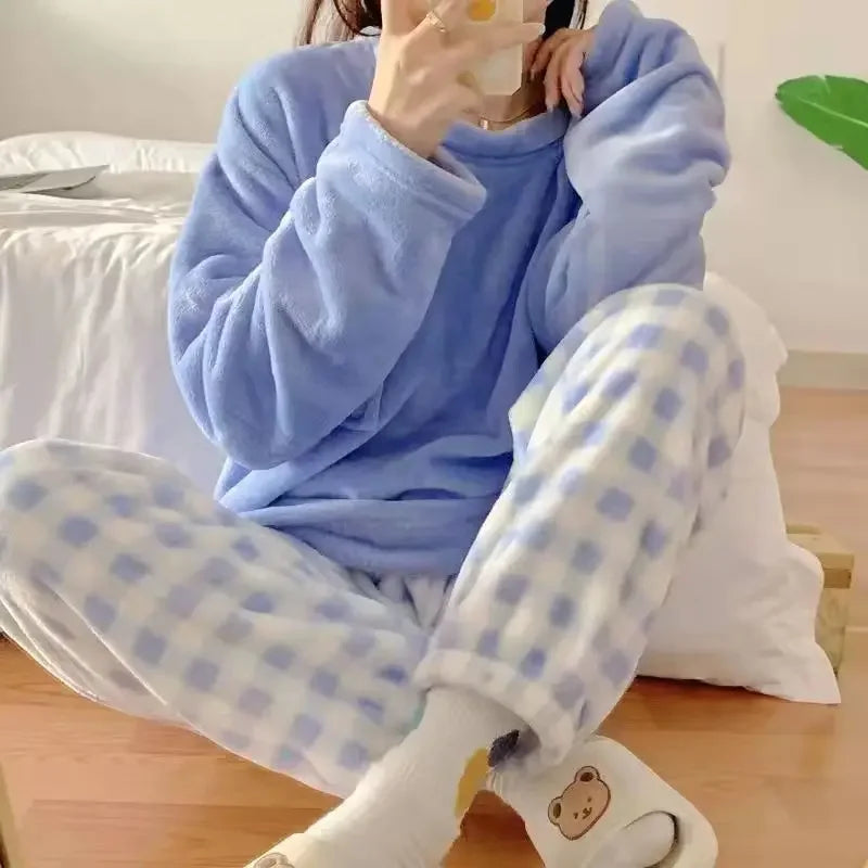 Rutig pyjamas i fleece med lång ärm