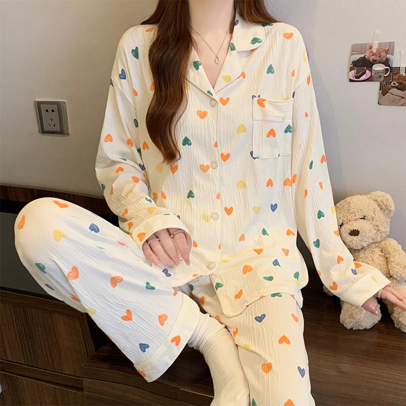 Pyjamas med rosettmönster och skjortkrage