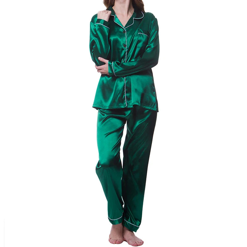 Julpyjamas i satin – grön eller marinblå