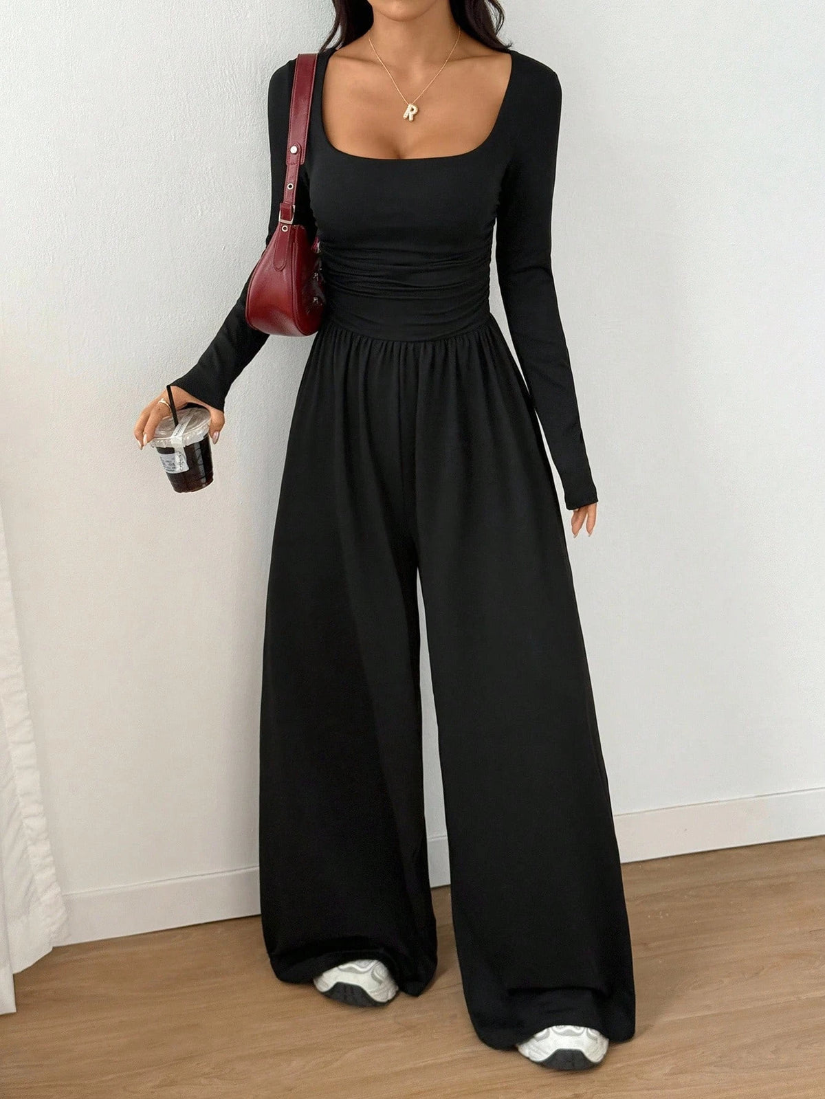 Jumpsuit med fyrkantig ringning och vida ben