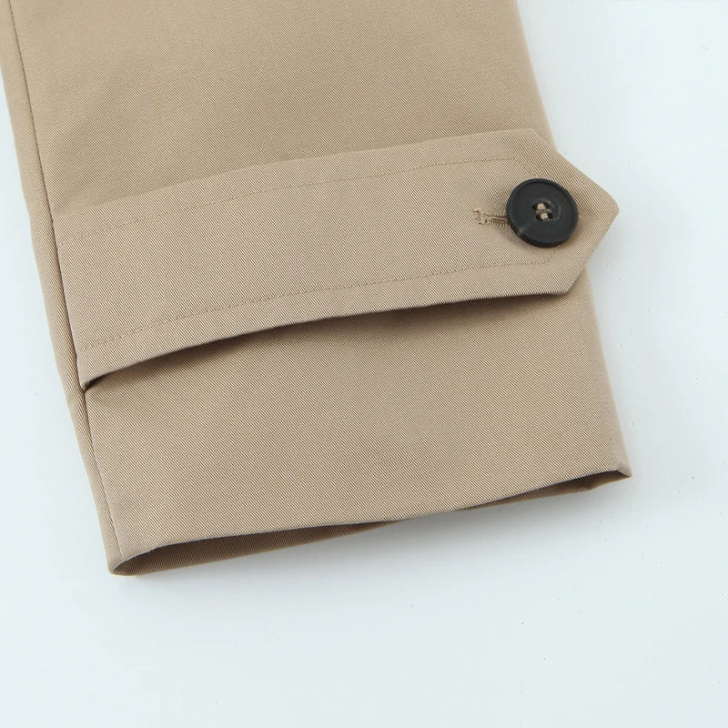 Kort dubbelknäppt trenchjacka i beige