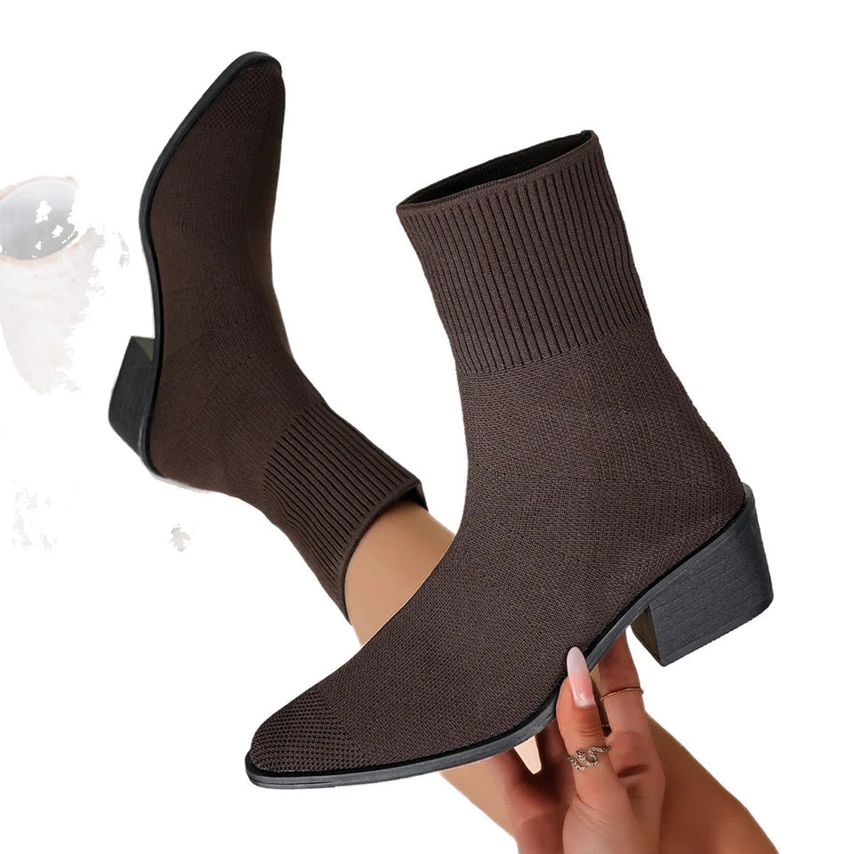 Stickade sockboots med spetsig tå och klack