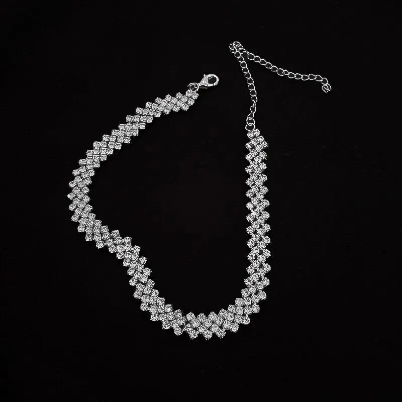 Glittrande chokerhalsband med strass