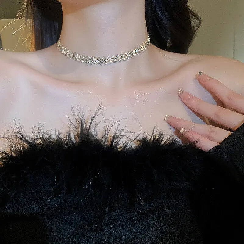 Glittrande chokerhalsband med strass