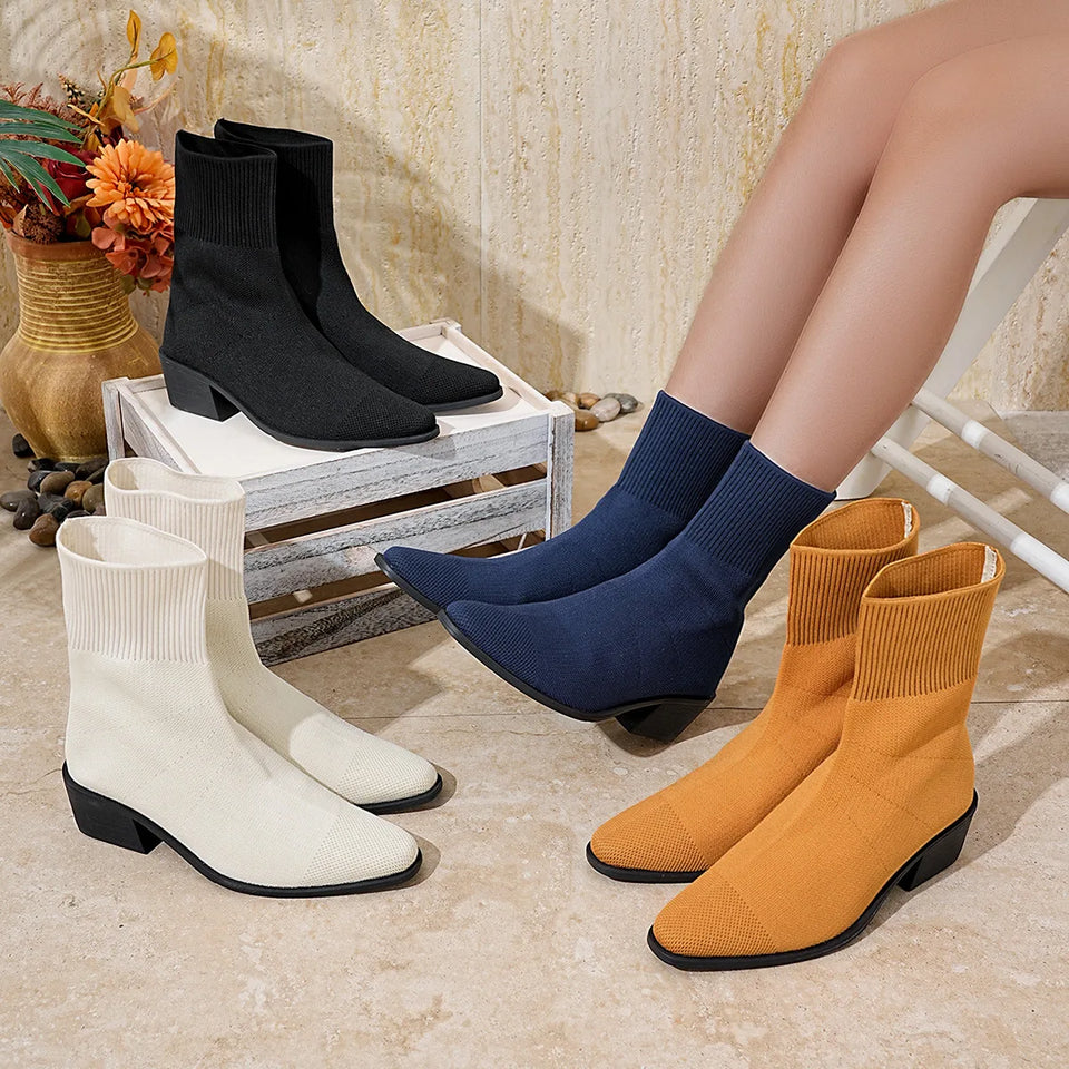 Stickade sockboots med spetsig tå och klack
