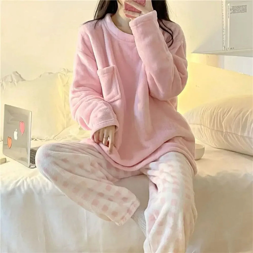 Rutig pyjamas i fleece med lång ärm
