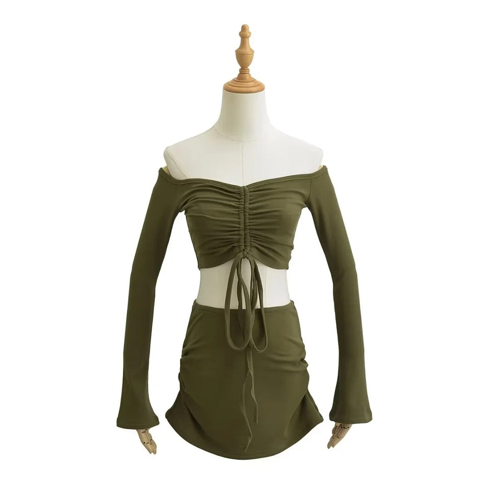 Set med off shoulder-topp och rynkad minikjol