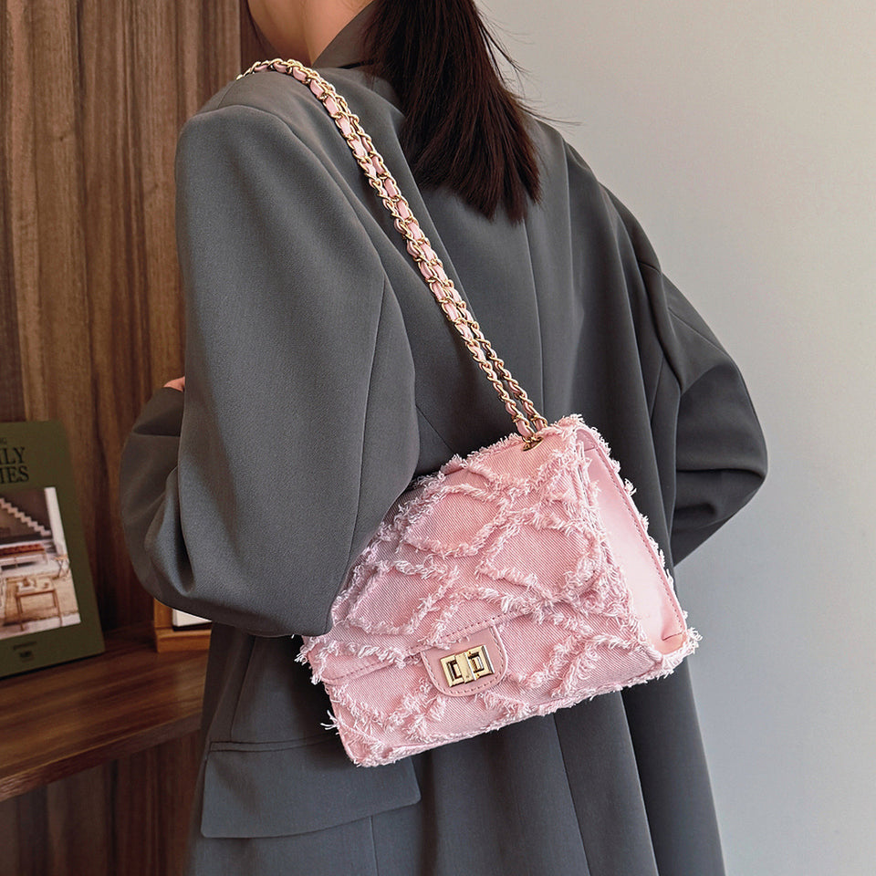Denimväska crossbody med kedjeremsa