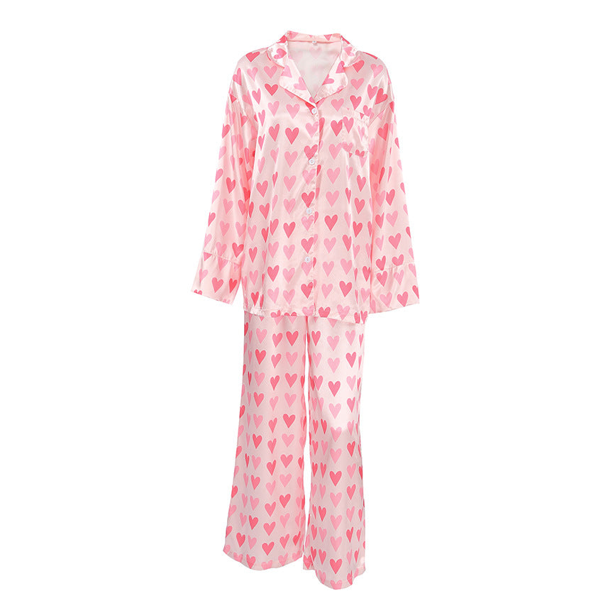 Pyjamasset med hjärtmönster och långa byxor