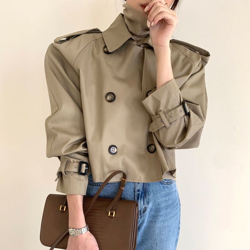 Kort trenchcoat med knappar