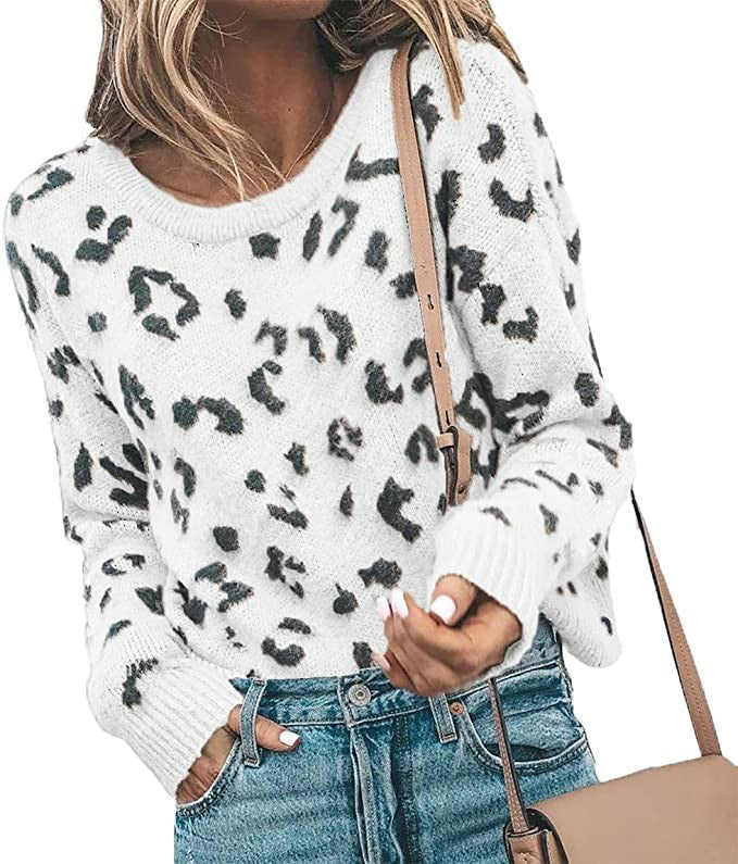 Stickad tröja med leopardmönster