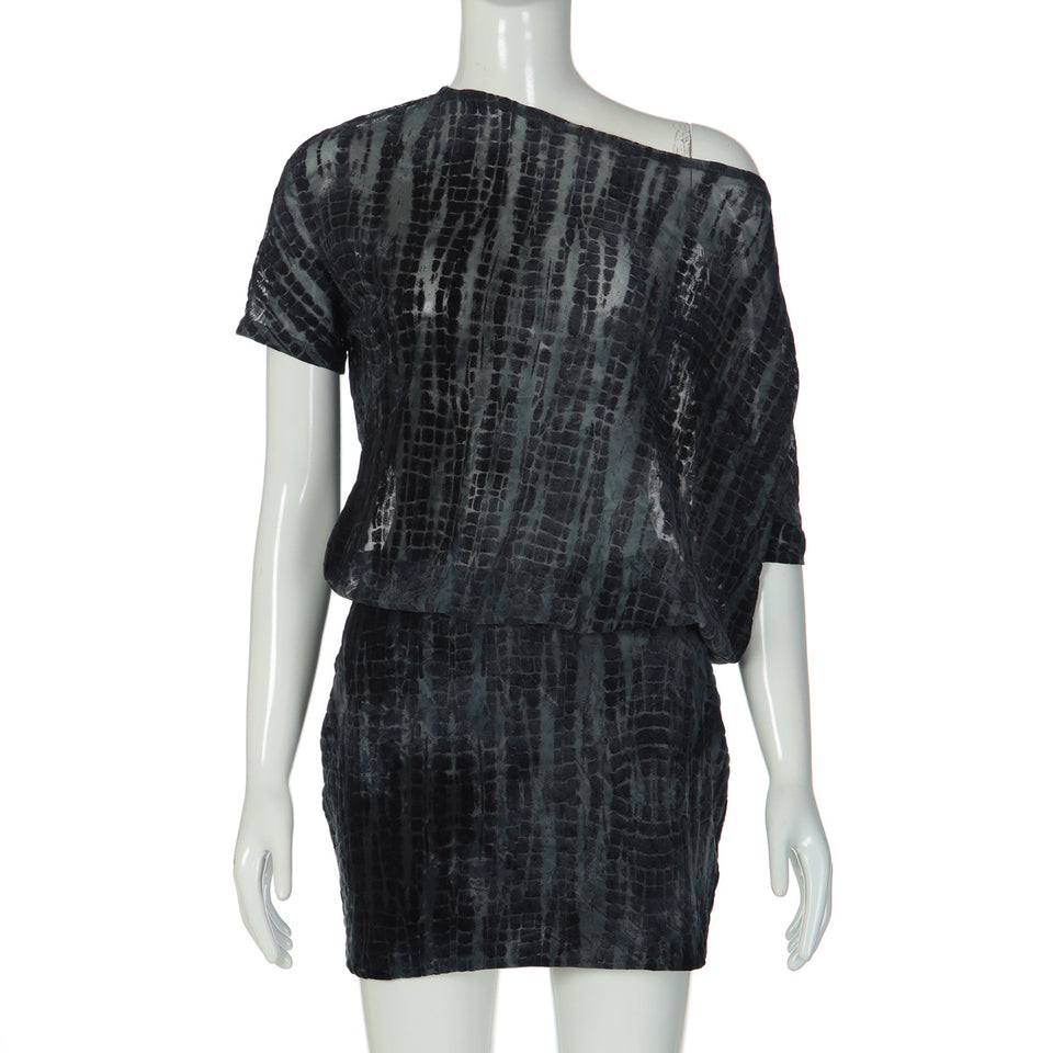 Off shoulder-miniklänning med öppen rygg