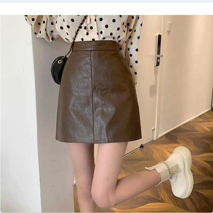 Blank minikjol i skinnimitation med hög midja