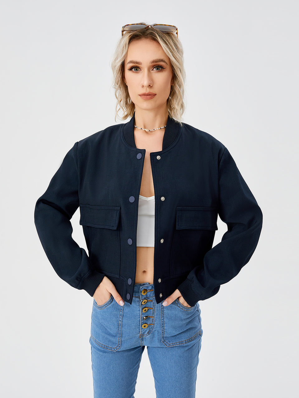 Kort bomberjacka i collegestil